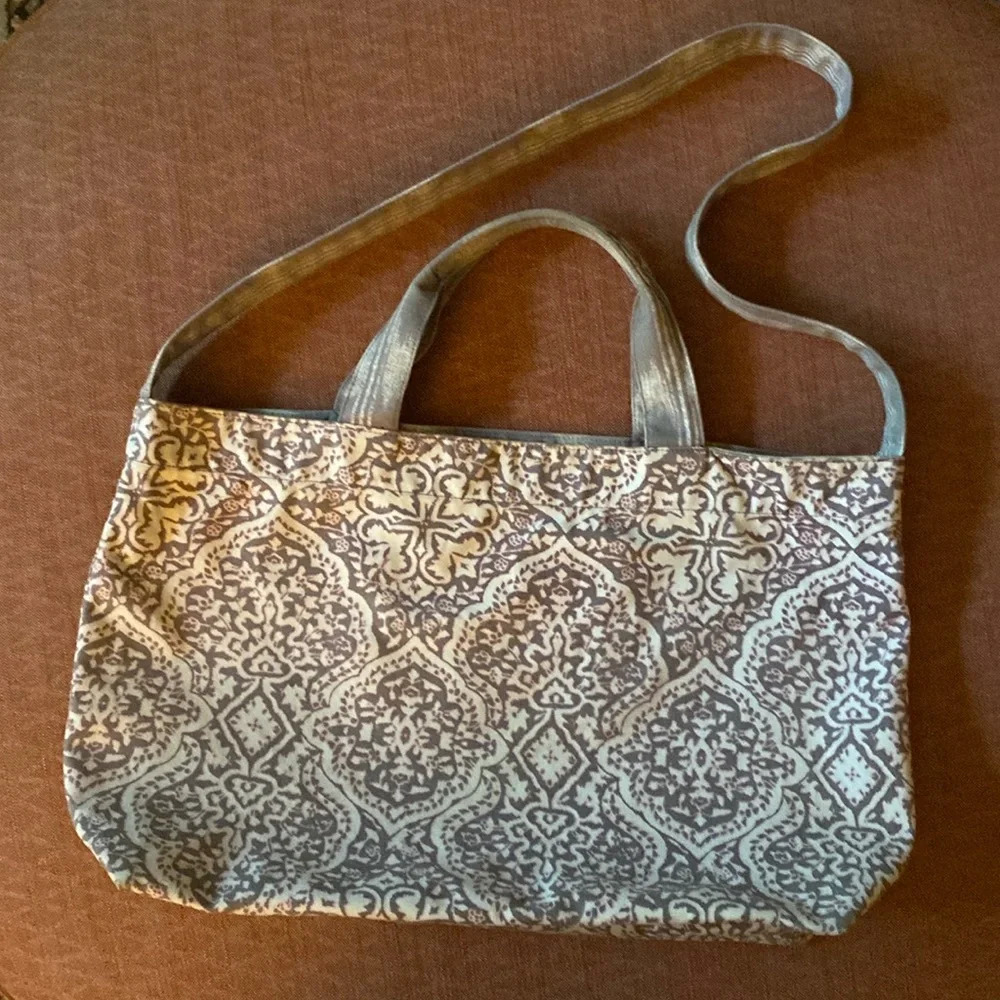 Banana Republic cotton Beach Bag.